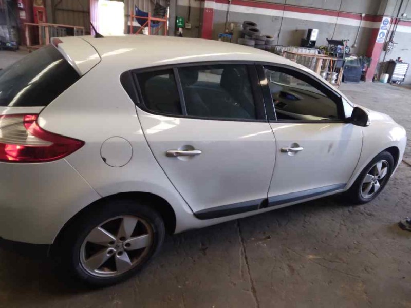 renault megane iii berlina 5 p del año 2011