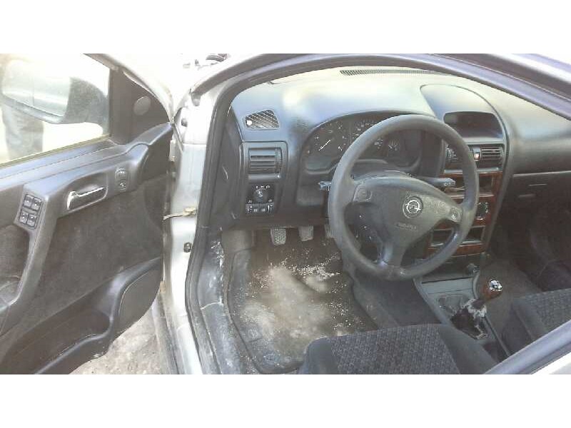 opel astra g berlina del año 2001