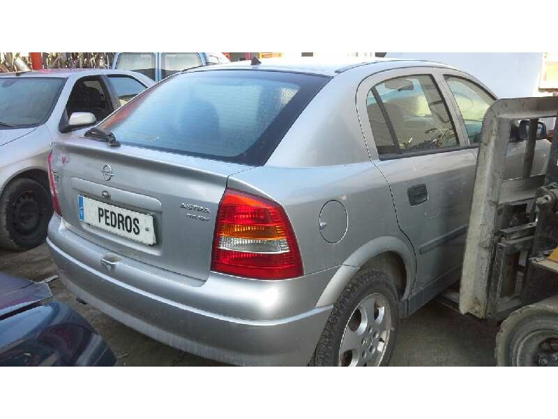 opel astra g berlina del año 2001