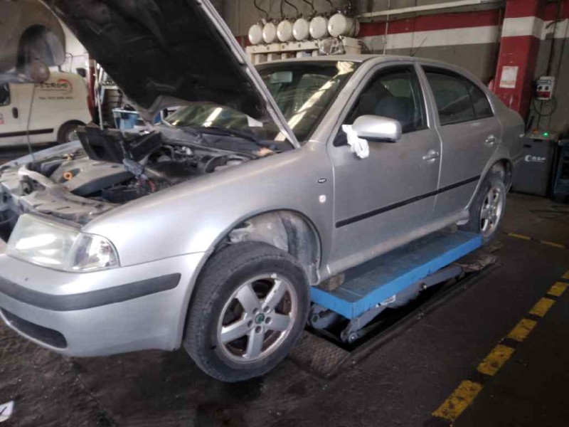 skoda octavia berlina (1u2) del año 2002