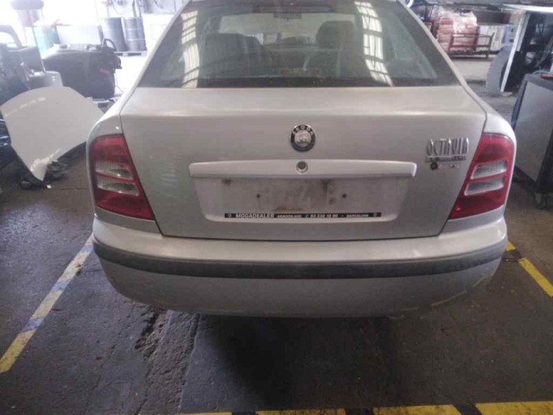 skoda octavia berlina (1u2) del año 2002