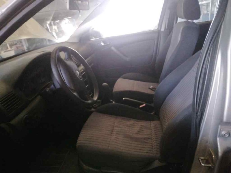 skoda octavia berlina (1u2) del año 2002