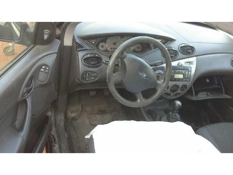 ford focus berlina (cak) del año 2003