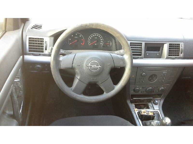 opel vectra c berlina del año 2004
