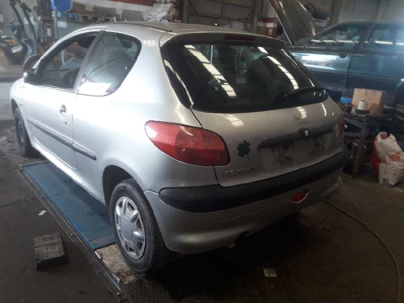 peugeot 206 berlina del año 1999