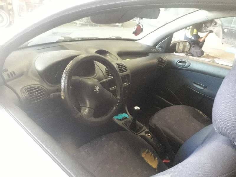 peugeot 206 berlina del año 1999