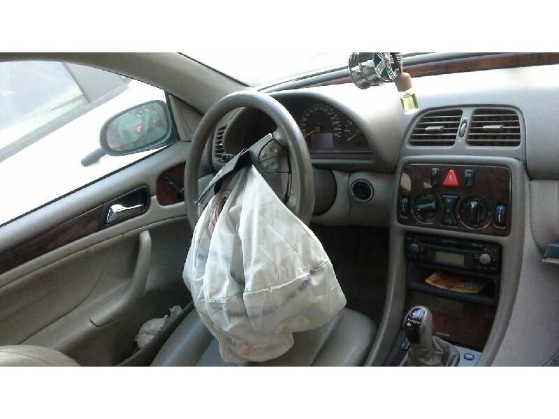 mercedes-benz clase clk (w208) coupe del año 2001