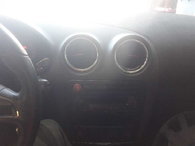seat ibiza (6l1) del año 2003