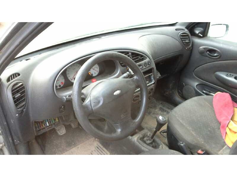 ford fiesta berlina (dx) del año 2001