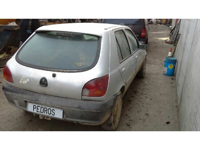 ford fiesta berlina (dx) del año 2001