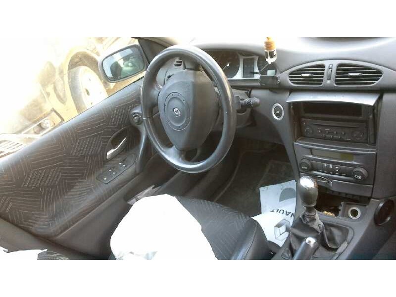 renault laguna ii (bg0) del año 2004