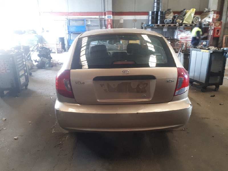 kia rio del año 2002