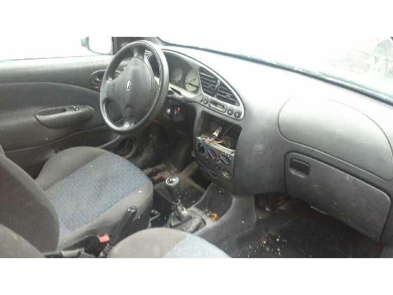 ford fiesta berlina (dx) del año 2001
