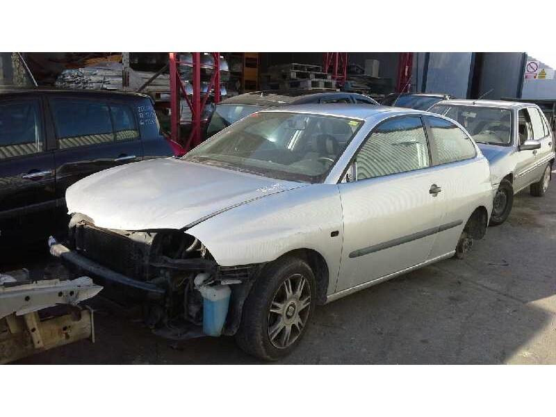seat ibiza (6l1) del año 2002