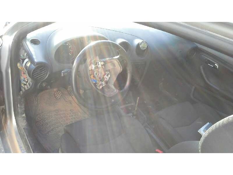 seat ibiza (6l1) del año 2002