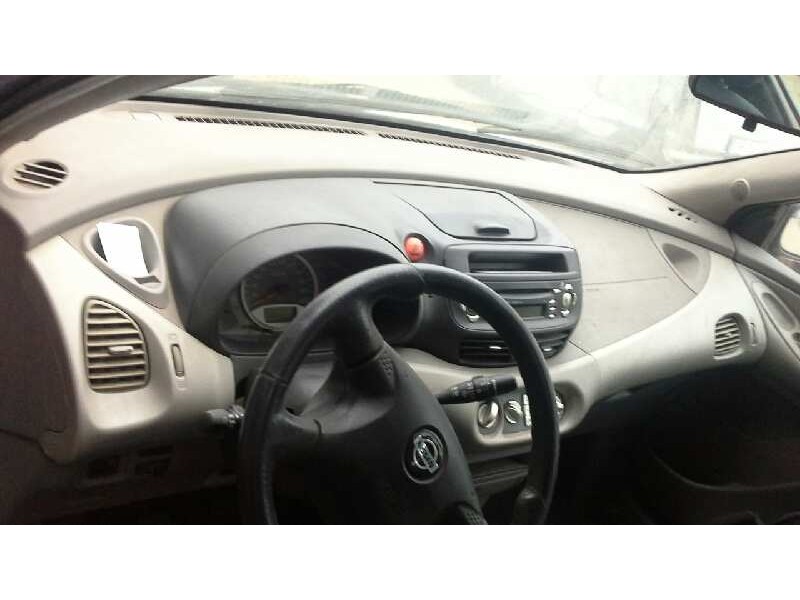 nissan almera tino (v10m) del año 2001