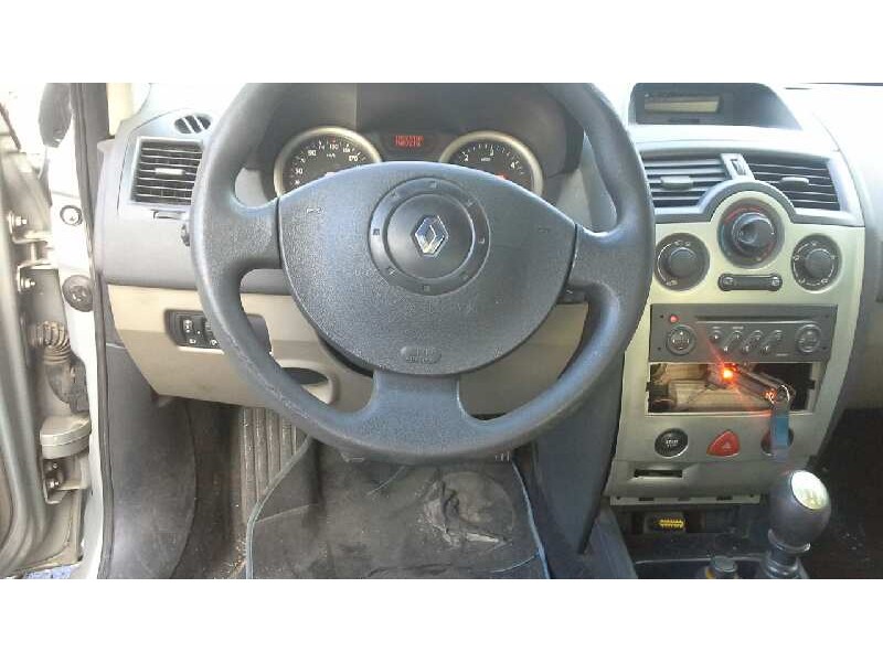 renault megane ii classic berlina del año 2004