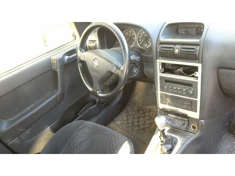 opel astra g berlina del año 2002
