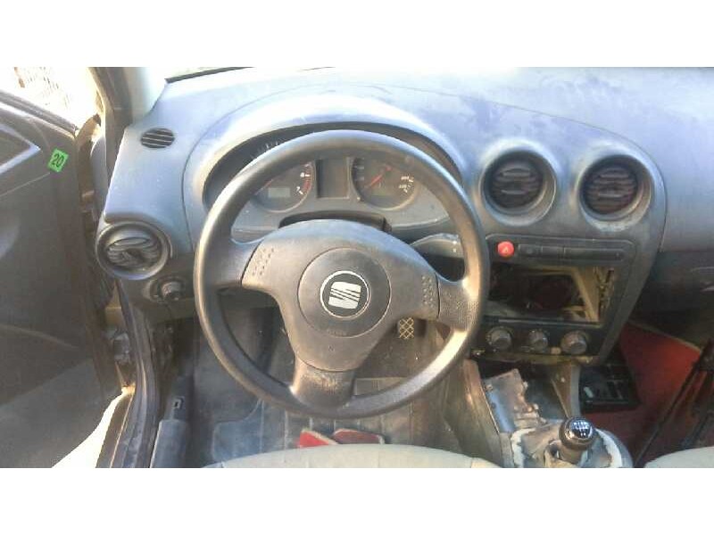 seat ibiza (6l1) del año 2002
