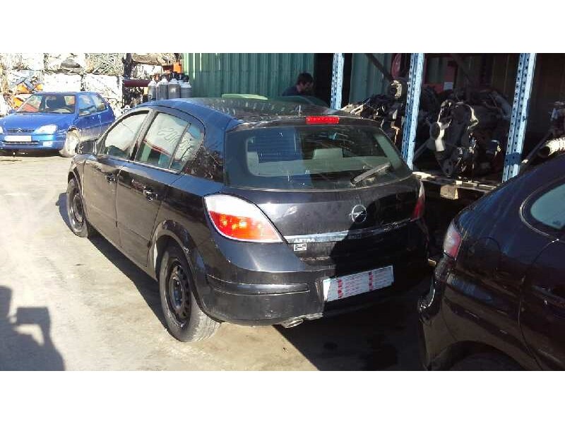 opel astra h berlina del año 2004