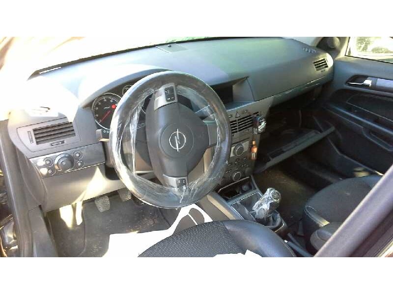 opel astra h berlina del año 2004