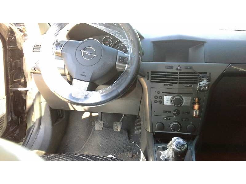 opel astra h berlina del año 2004