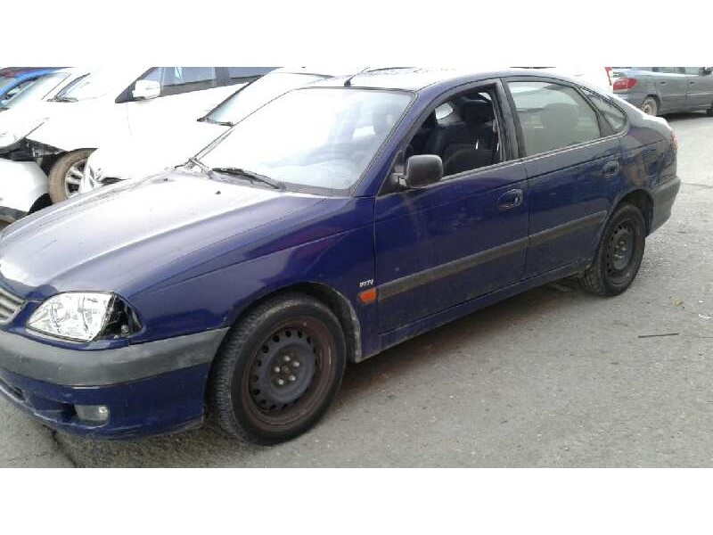 toyota avensis berlina (t 22) del año 2001