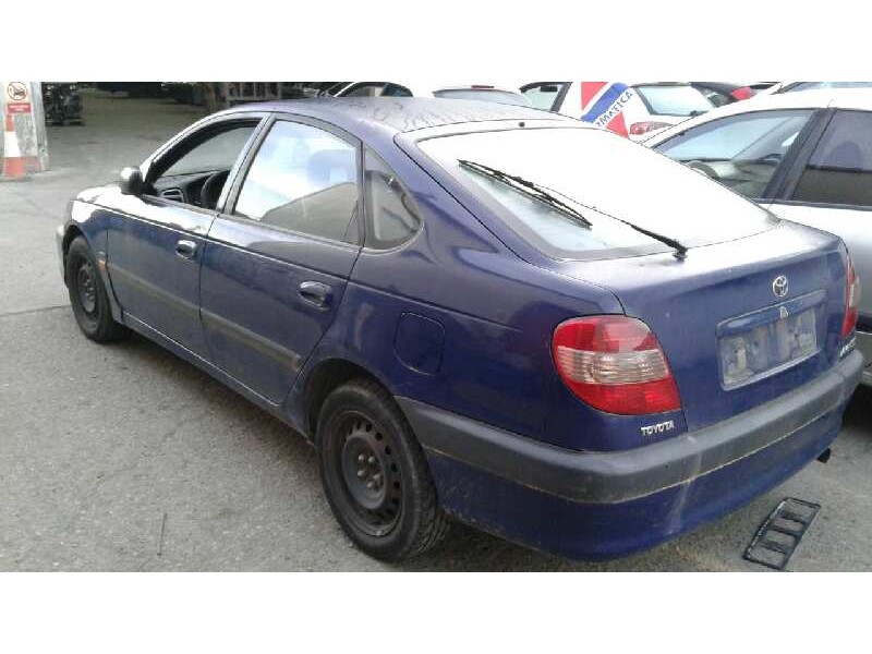 toyota avensis berlina (t 22) del año 2001