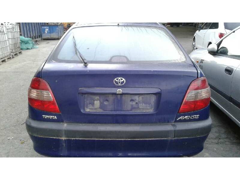 toyota avensis berlina (t 22) del año 2001