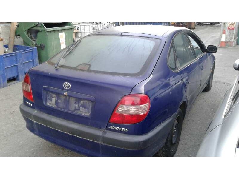 toyota avensis berlina (t 22) del año 2001