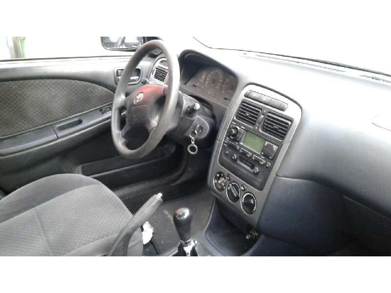 toyota avensis berlina (t 22) del año 2001