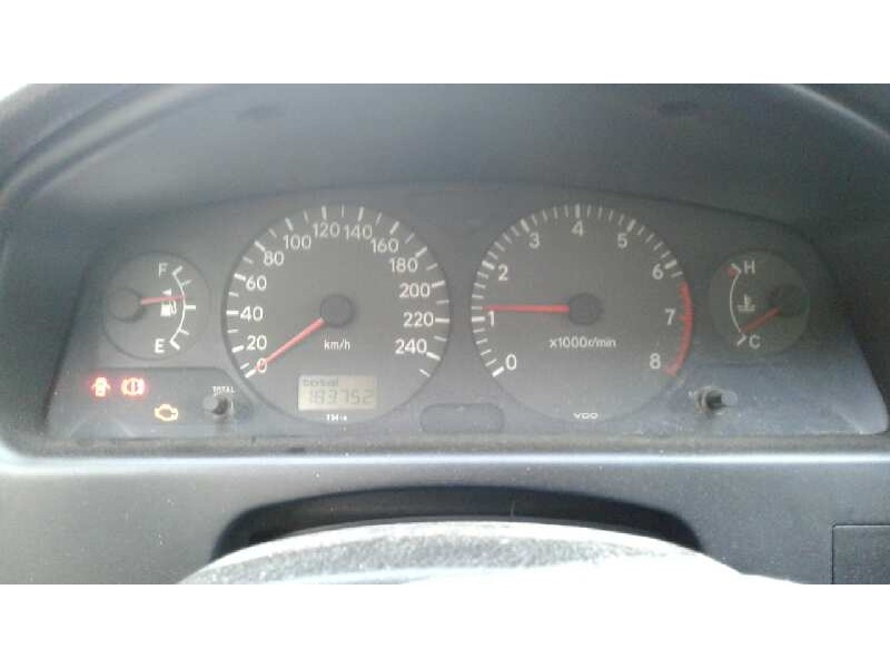 toyota avensis berlina (t 22) del año 2001