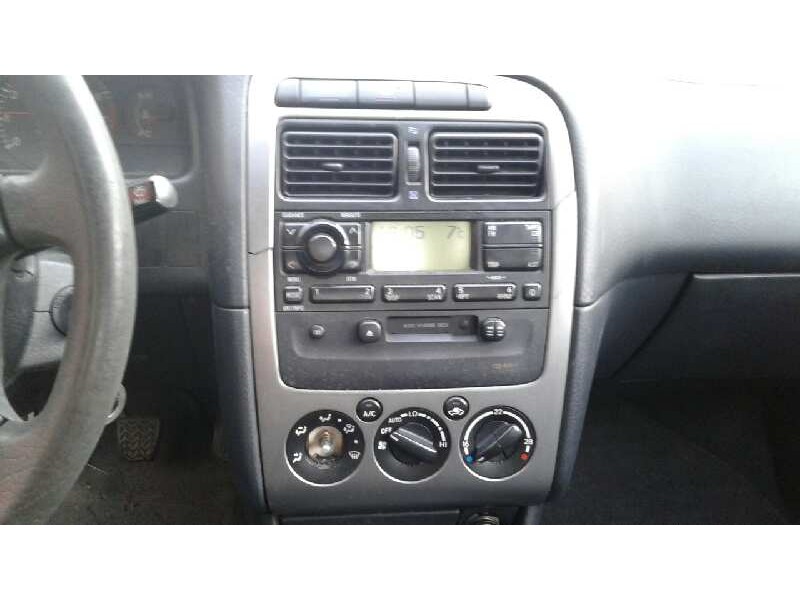 toyota avensis berlina (t 22) del año 2001