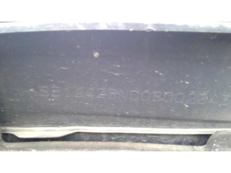 toyota avensis berlina (t 22) del año 2001