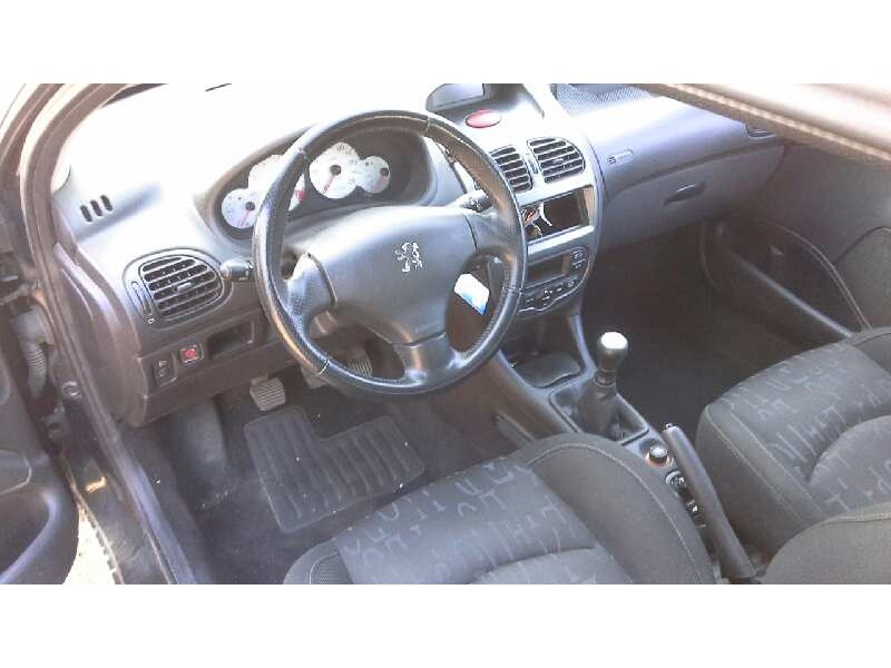 peugeot 206 berlina del año 2004