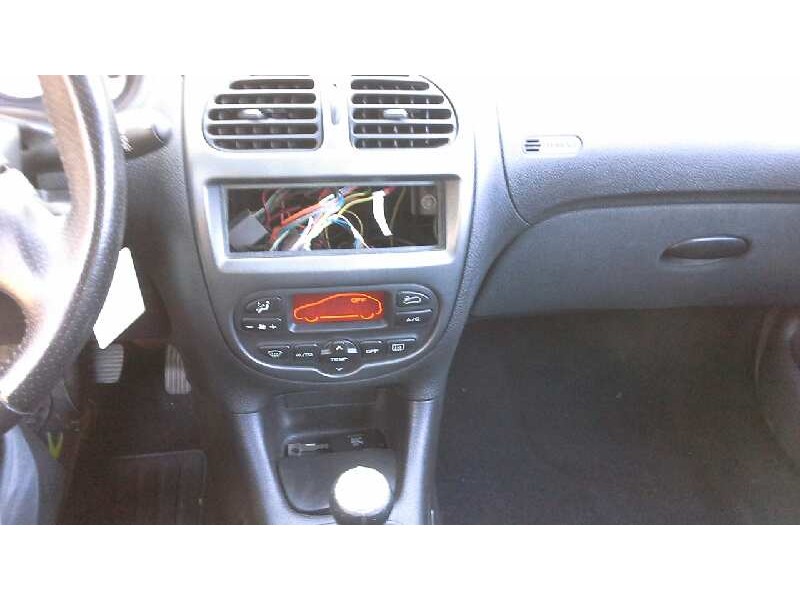 peugeot 206 berlina del año 2004