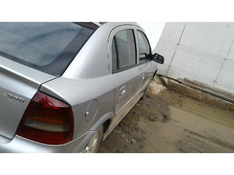 opel astra g berlina del año 2004