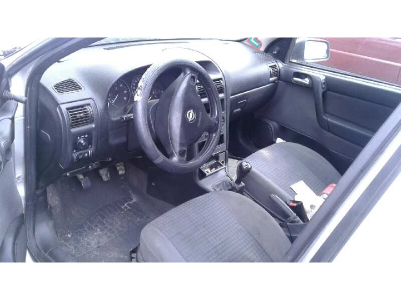 opel astra g berlina del año 2004