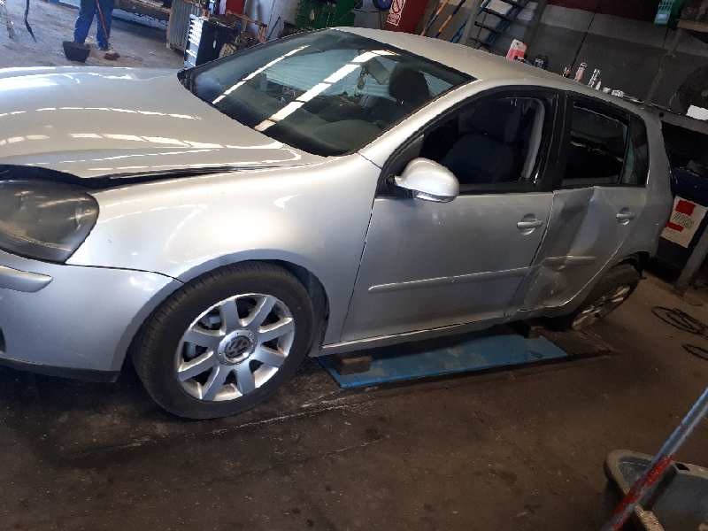 volkswagen golf v berlina (1k1) del año 2004