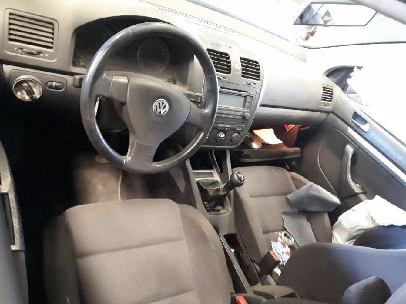 volkswagen golf v berlina (1k1) del año 2004