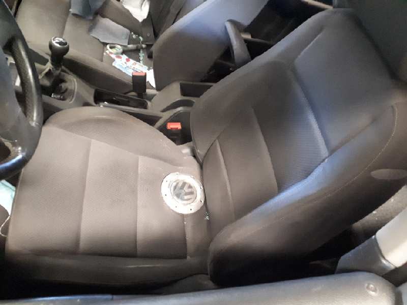 volkswagen golf v berlina (1k1) del año 2004