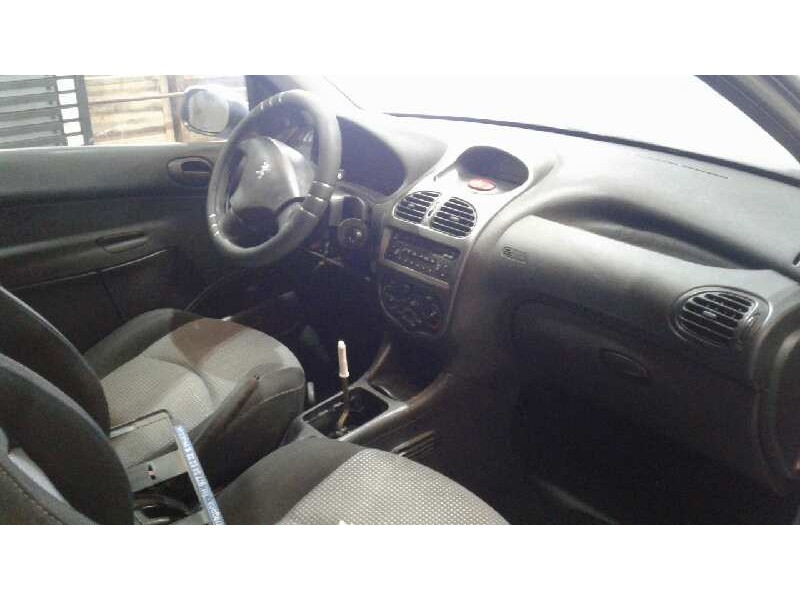 peugeot 206 berlina del año 2004
