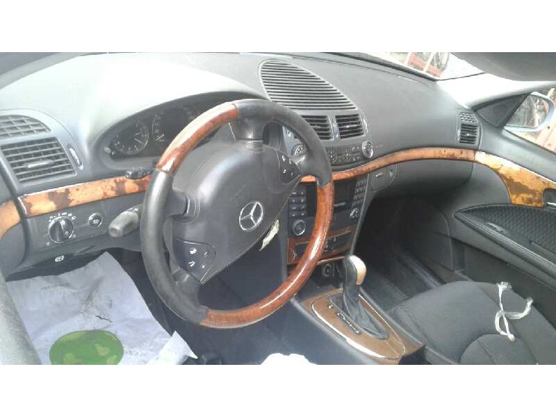 mercedes-benz clase e (w211) berlina del año 2003