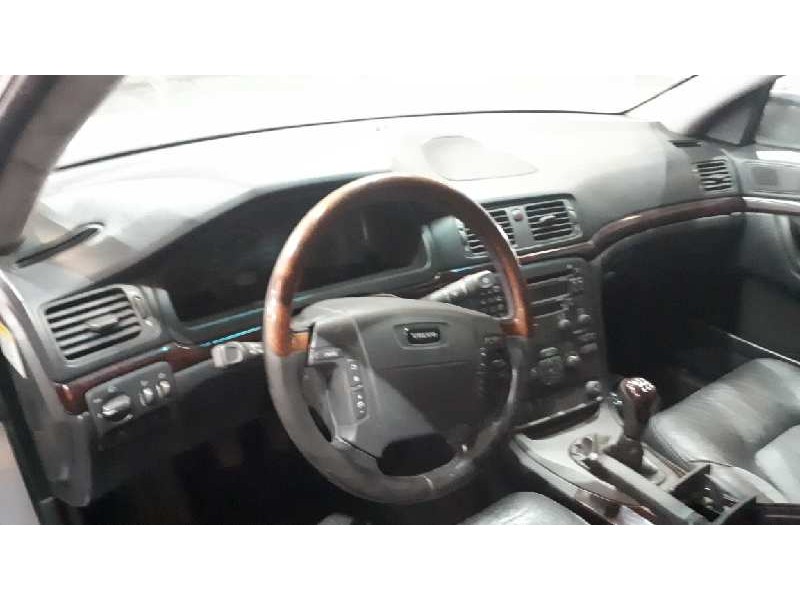 volvo s80 berlina del año 2001