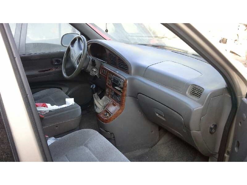 kia carnival del año 2001