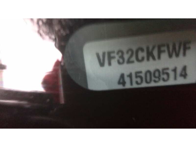 peugeot 206 berlina del año 2001