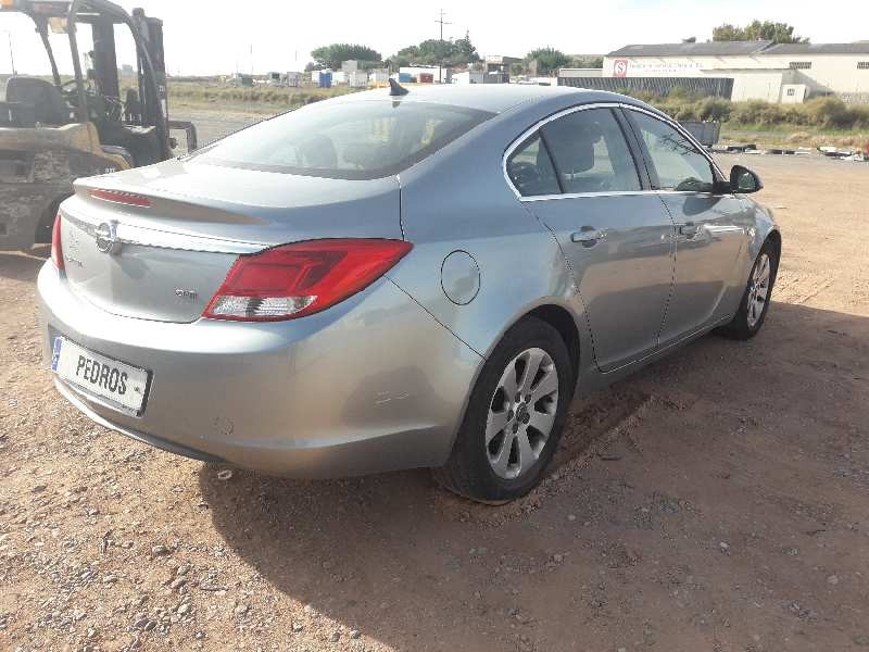 opel insignia berlina del año 2010