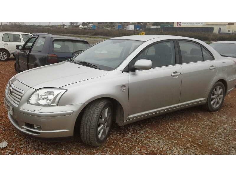 toyota avensis berlina (t25) del año 2005