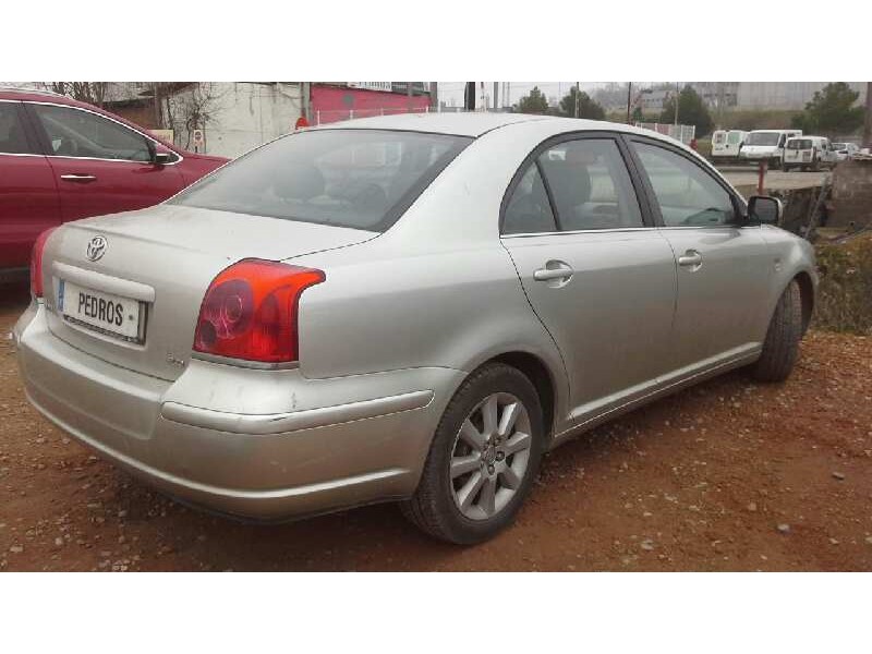 toyota avensis berlina (t25) del año 2005