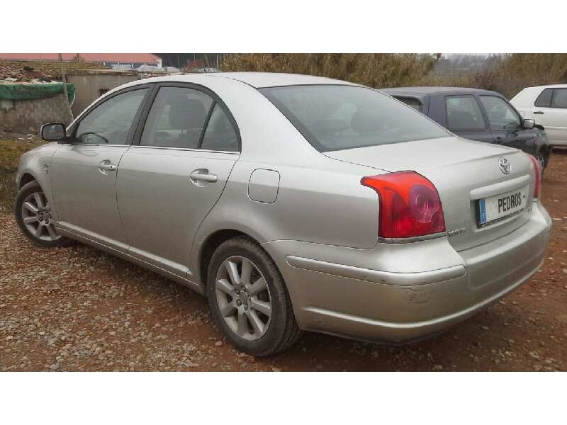 toyota avensis berlina (t25) del año 2005
